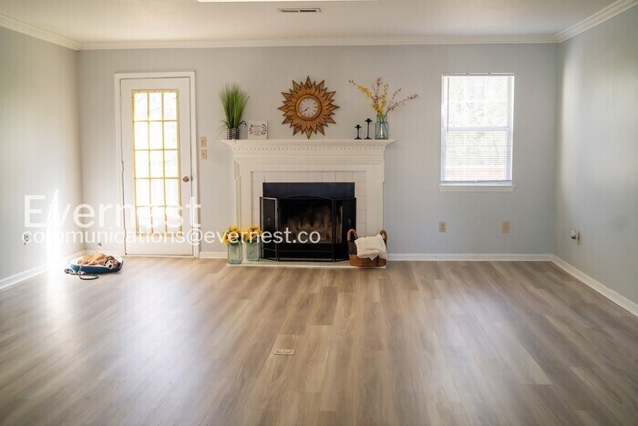 4809 Brighton Ln