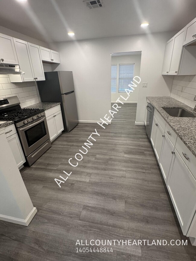 215 E Douglas Dr