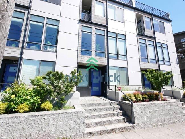 Building Photo - 3Bed 2Bath Stunning Townhome in Seattle Available August 1 for Rent!