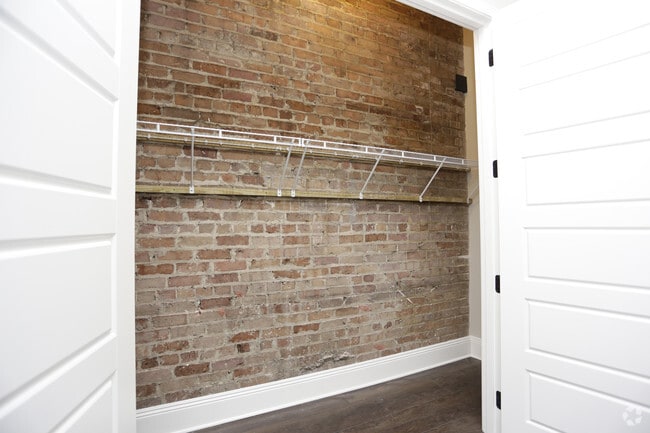 Photo - Giani Building