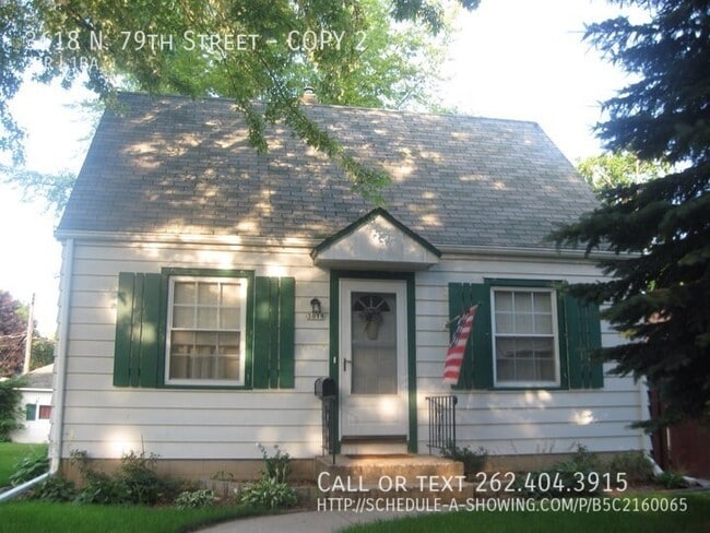 Single Family Home With Fenced In Yard - Single Family Home With Fenced In Yard