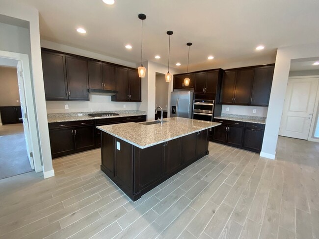 1560 W Avenida Del Valle
