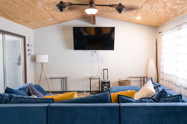 Photo - 105 21st Ave