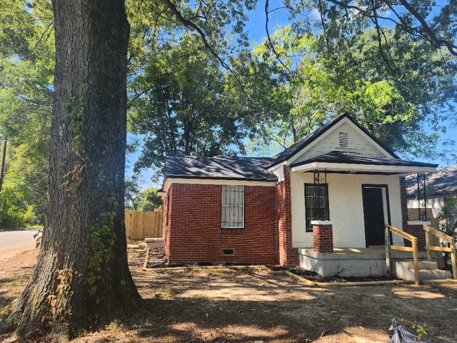 Photo - 791 Hanley St