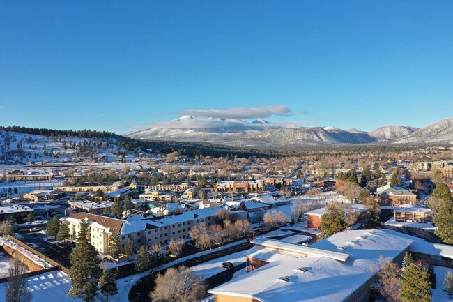 Building Photo - Santa Fe Rental
