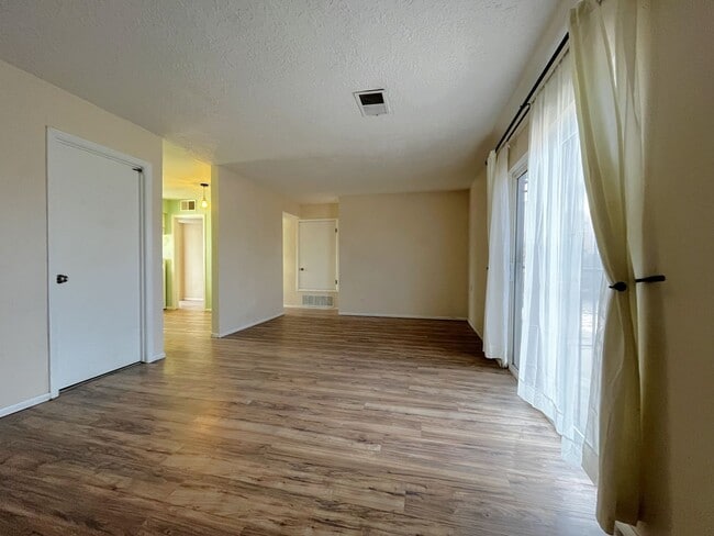 Photo - Lovely 2 Bedroom, 2 Bath Home Near Old Town! Available Now!