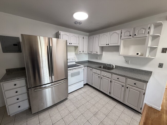 Building Photo - 38 Carey Ave Unit 6