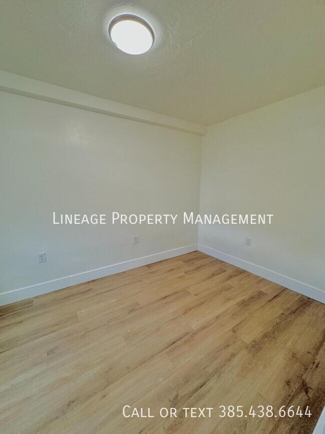 Photo - 420 W 20th St Unit 3