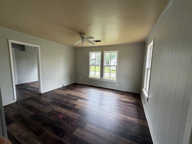 Photo - 433 Yarborough St