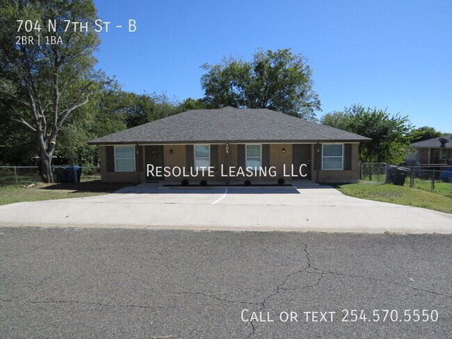 Building Photo - 704 N 7th St Unit B