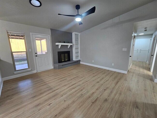 Photo - 6103 SW Oakcliff Ave