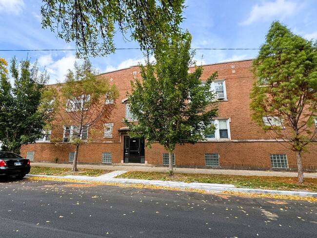 Building Photo - 5904 W Berteau Ave