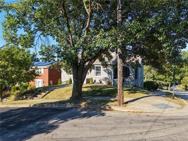 Photo - 261 Catalpa Pl