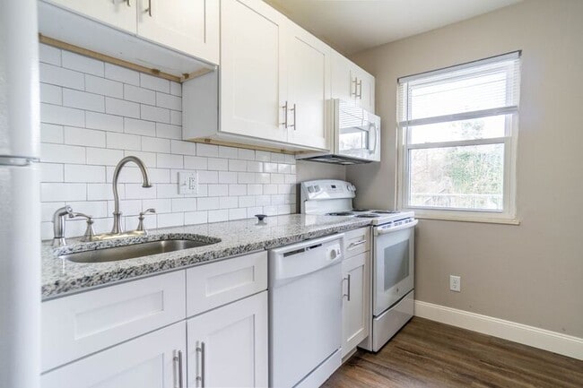 Photo - 331 Kendall Pl