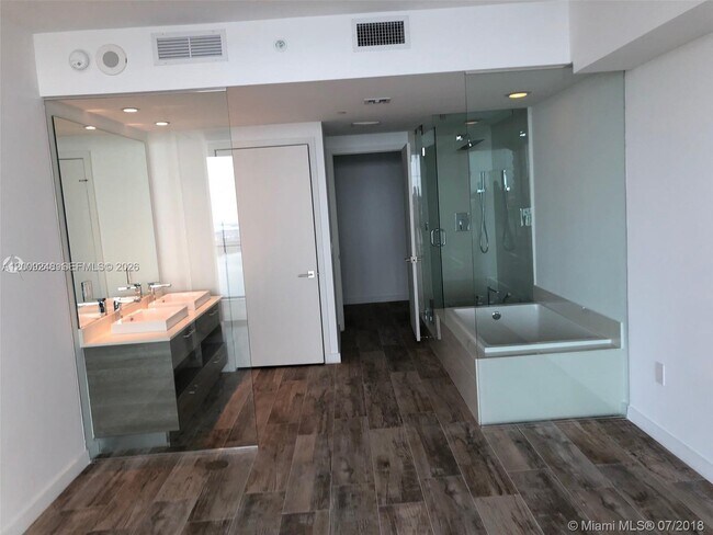 Photo - 650 NE 32nd St Unit 4005