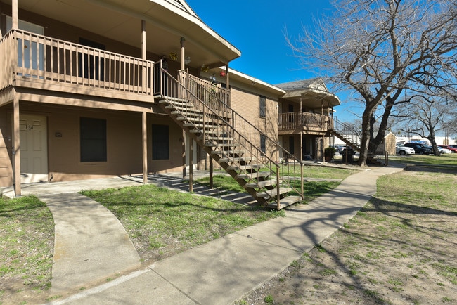 Building Photo - Emerald Point Apartments