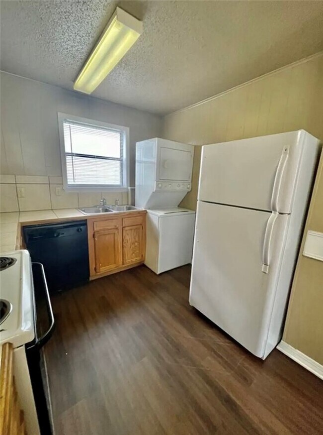 Photo - 775 W Sycamore St