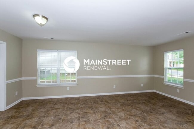 Photo - 3 Bedroom Pet-Friendly Home in Charlotte, NC with Main Street Renewal