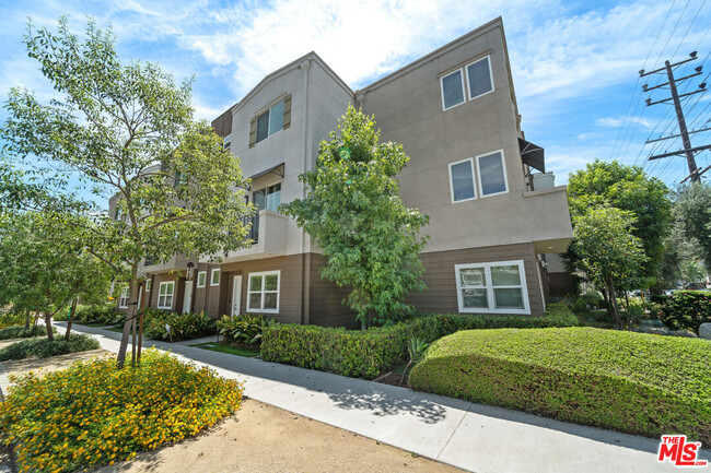 Photo - 14058 Collins St Townhome