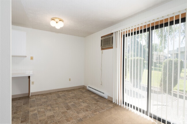 1BR, 1BA - 578SF - Kitchen