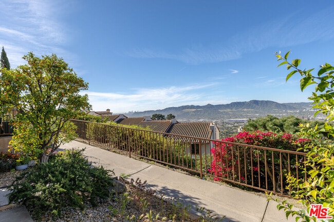 Photo - 1709 Cam De Villas