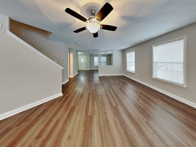Photo - 3 bed 2.5 bath with spacious bedrooms!