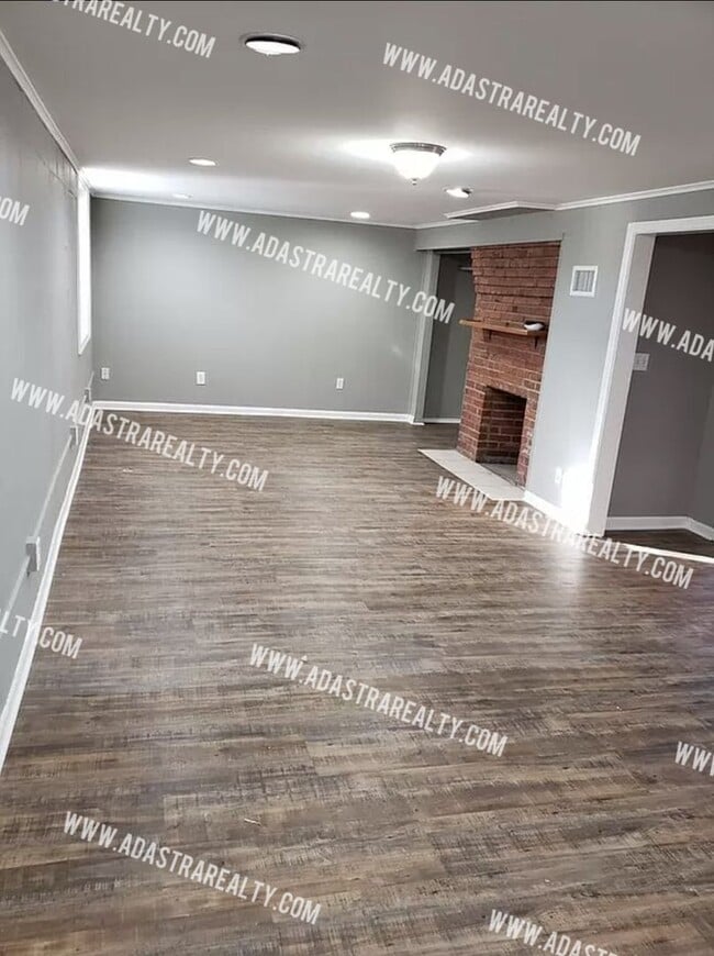 Photo - GORGEOUS 3 Bed 2 Bath House in Merriam-Ava...