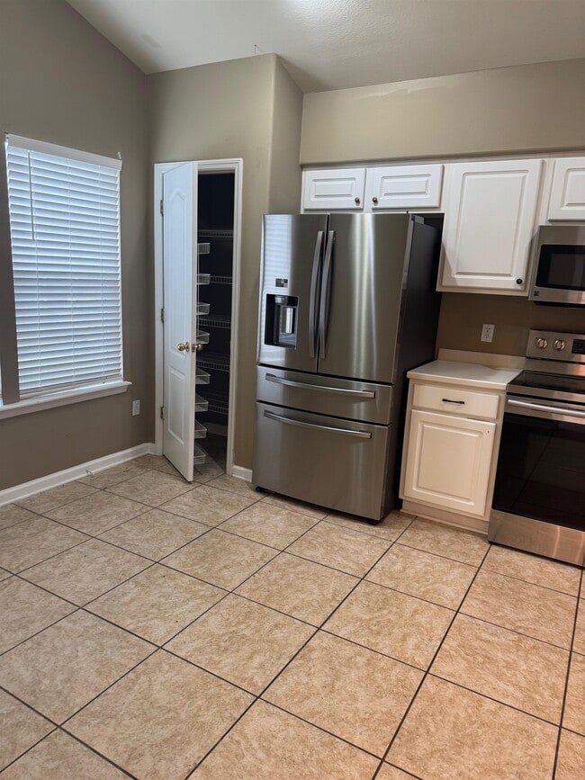 Photo - 2186 Heathrow Dr
