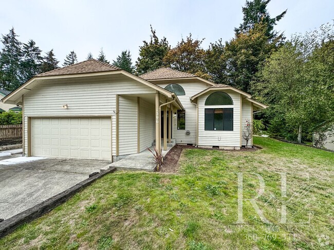 Building Photo - Your Charming Rustic Retreat- 3 Bedroom Wi... Rental