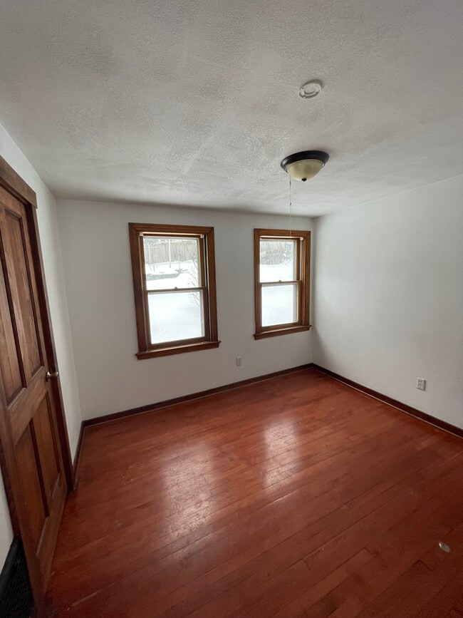 Bedroom 1 - 119 N Wilbur Ave Unit First Floor Rental