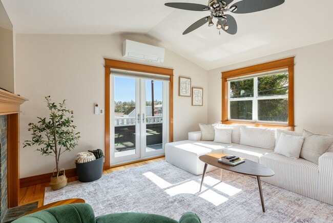 Photo - 3006 SW Hinds St