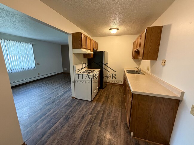Building Photo - Hayfield Greens Unit 110 - 102