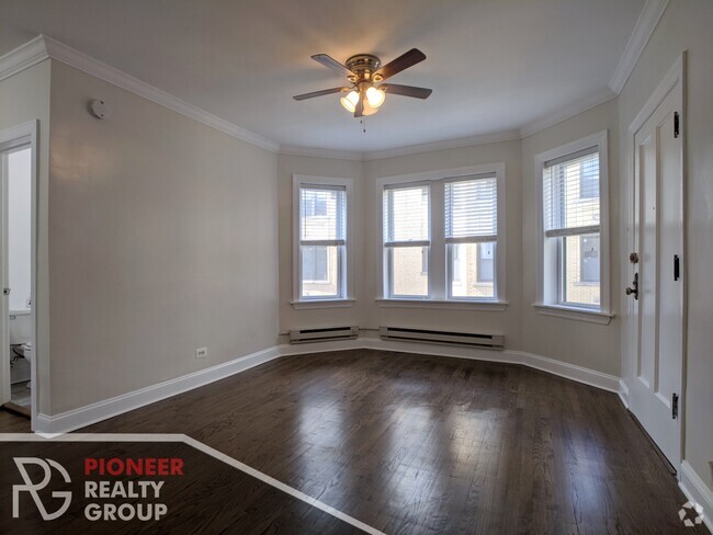 Building Photo - 3814 N Greenview Ave Unit 2W Rental