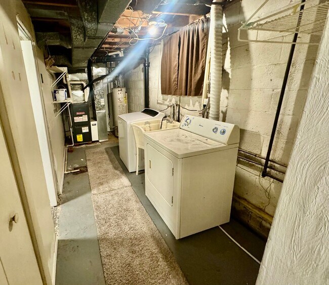 Photo - Charming 3 Bed/1.5 Bath Home - Integral Garage, Laundry in Basement - Available NOW in Turtle Creek!