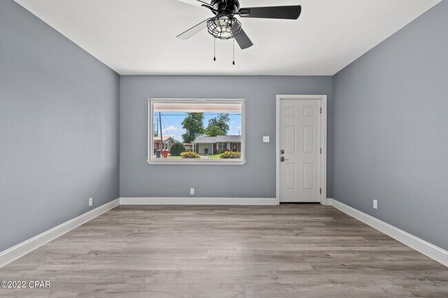 Photo - 162 N Anita Dr