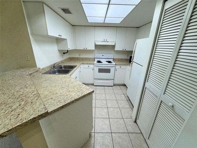 Building Photo - 2039 SE 10th Ave Unit 509