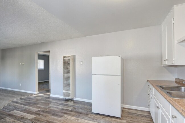 Photo - 756 Cooper Ave