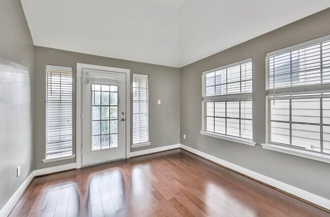 Building Photo - 415 Asbury St Rental
