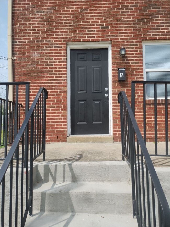 Building Photo - 104 Poe St Unit Apt A