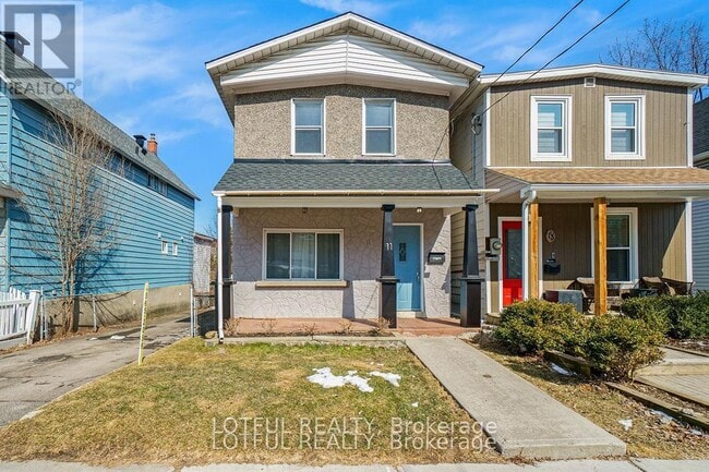 Photo - 11 Champagne Ave S