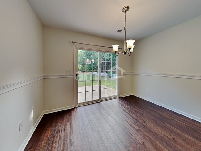 Photo - 105 St James Ct
