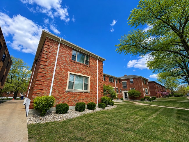 Building Photo - Nagel Avenue Apartments Unit 5931-1E