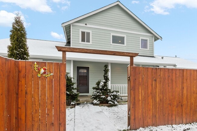 Photo - 3 bedroom 2.5 bath Home in beautiful Blaine!