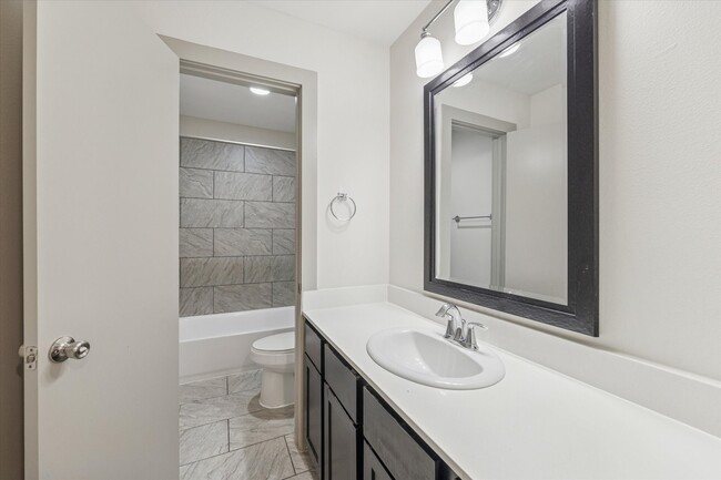 Photo - 4300 Rosslyn Rd