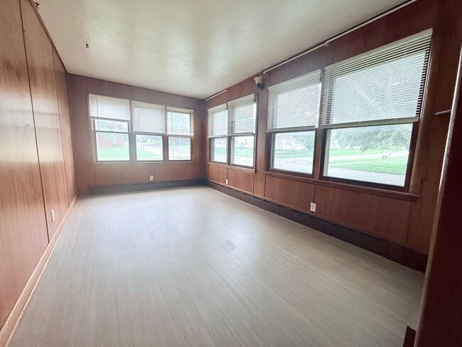 Photo - 5-Bed 2-Bath House in Reinbeck