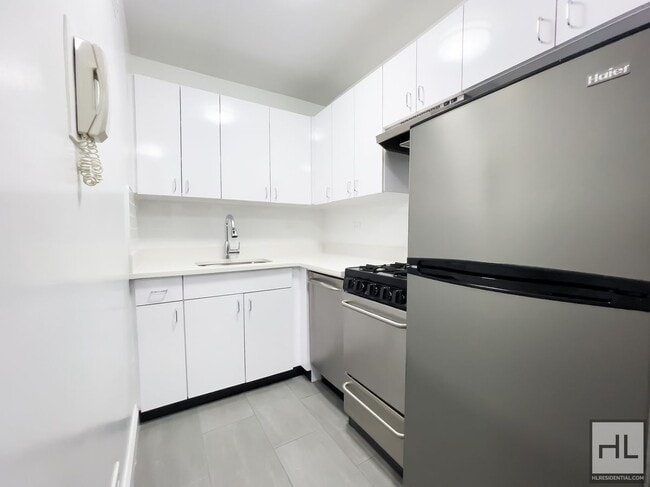 Building Photo - 5 AVENUE Rental