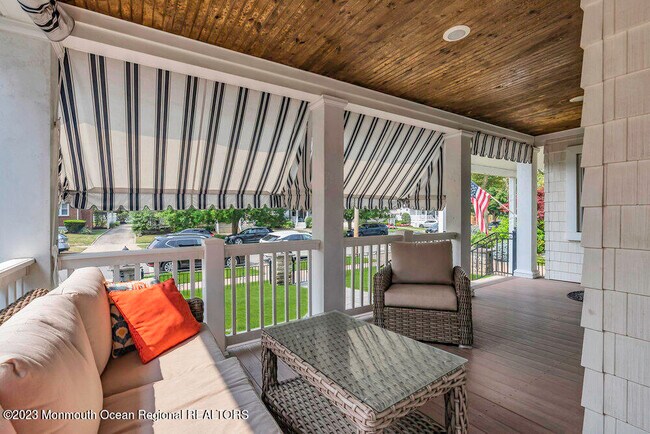 Photo - 210 8th Ave
