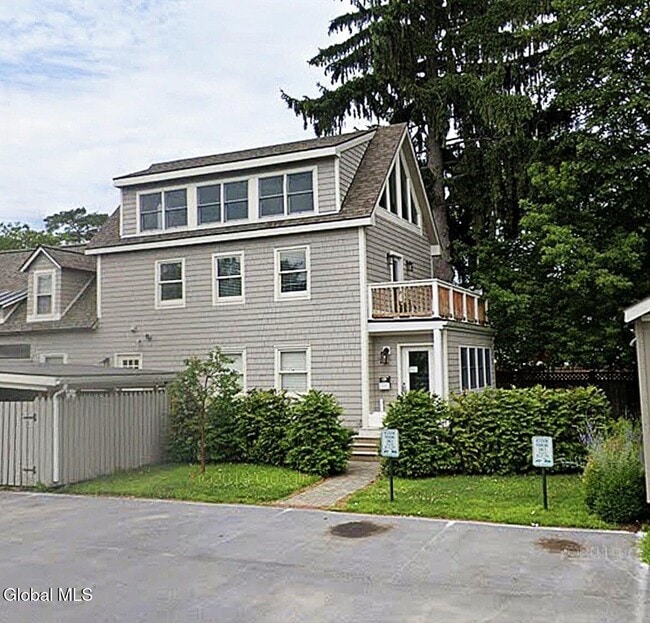 Building Photo - 223 Lake Ave Unit 2