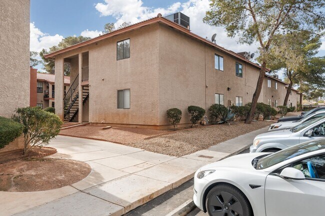 Photo - Adorable 2 Bedrooms Condo