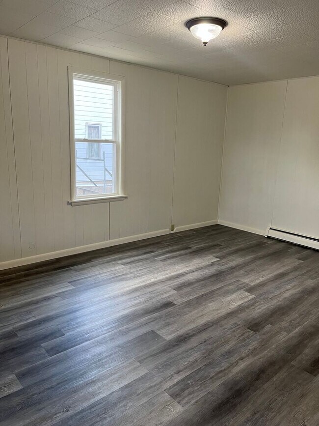 Photo - Newly Remodeled Single Family Home - Howar...